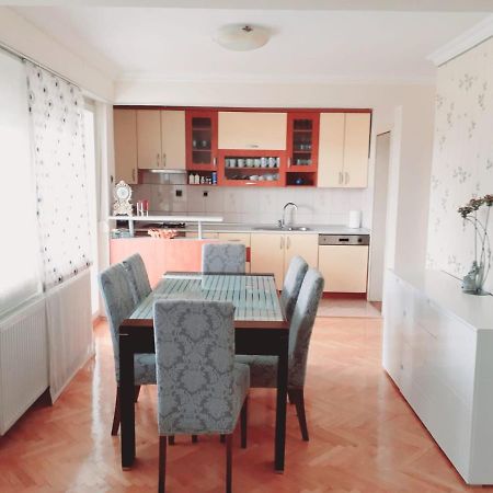 Spacious 80M2 Apartment In The Center Ljubuški Exterior foto