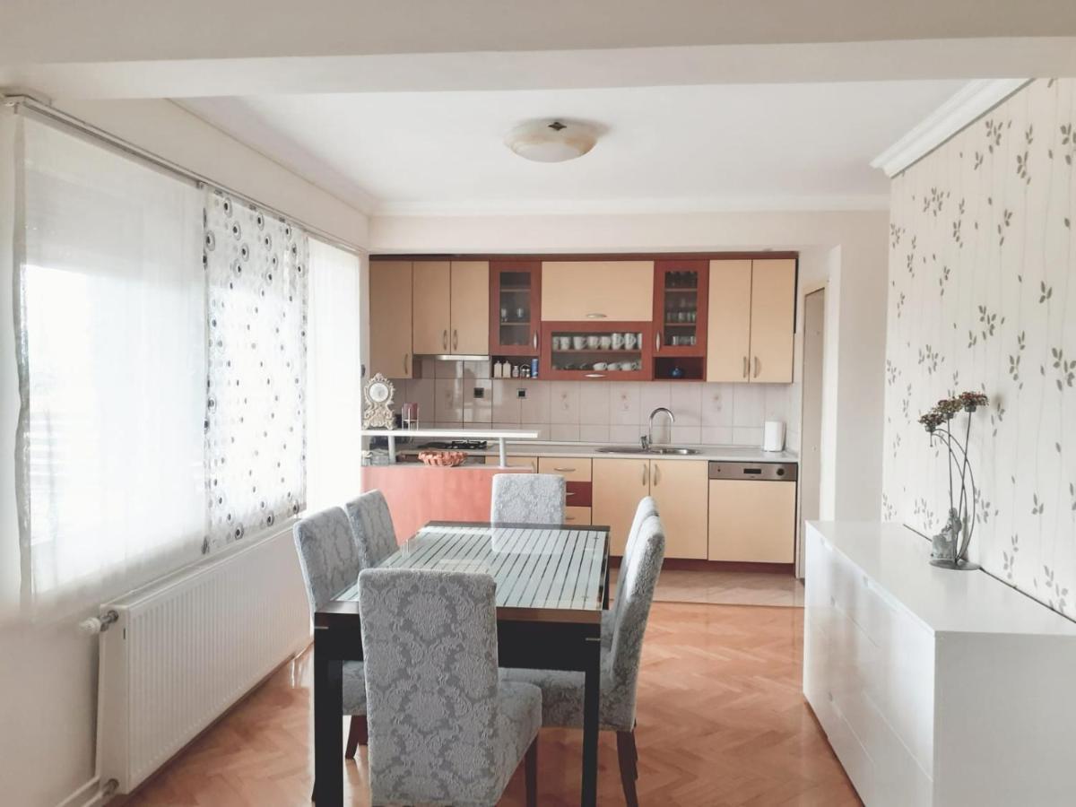 Spacious 80M2 Apartment In The Center Ljubuški Exterior foto