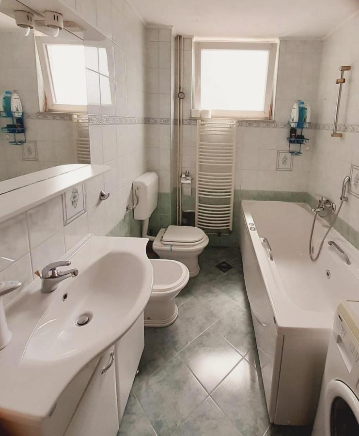 Spacious 80M2 Apartment In The Center Ljubuški Exterior foto