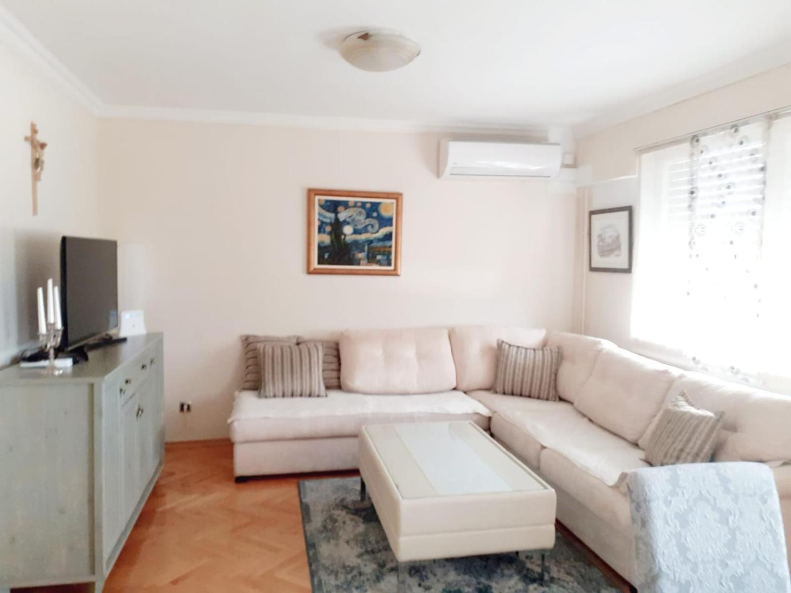 Spacious 80M2 Apartment In The Center Ljubuški Zimmer foto
